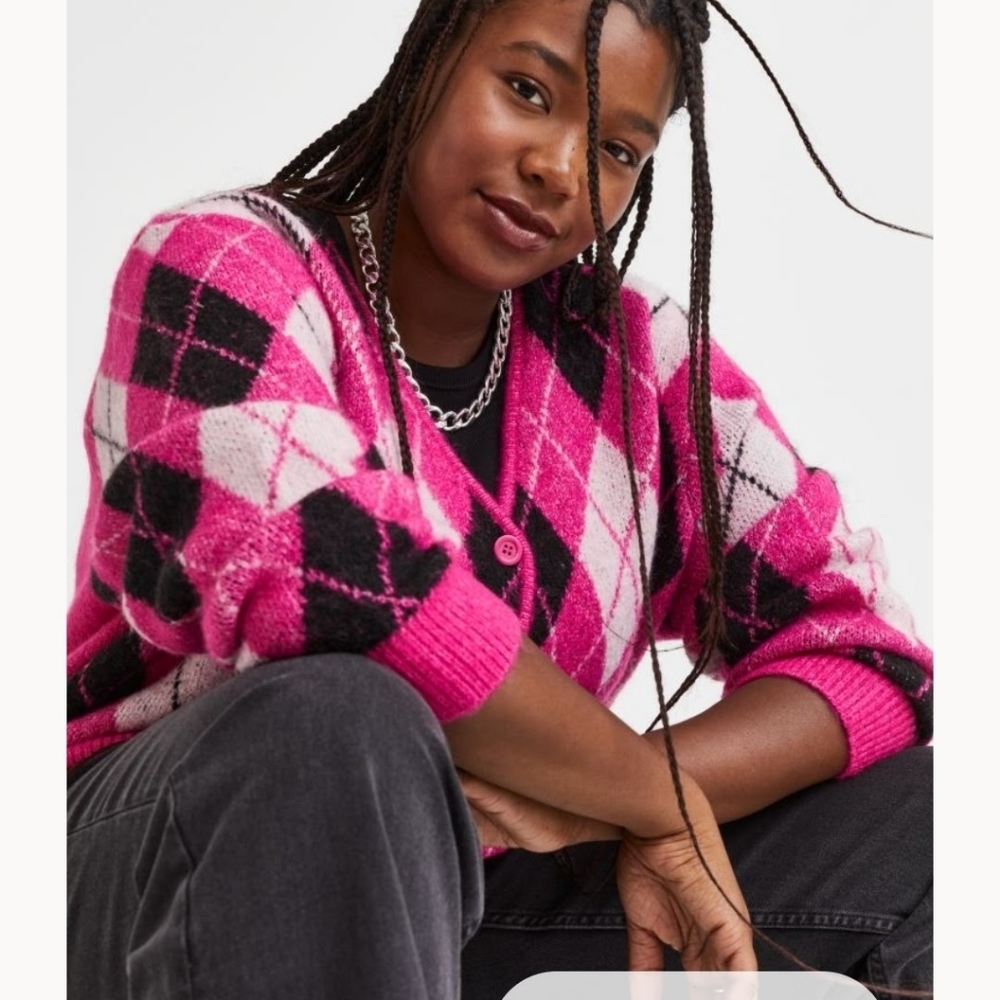 H&M, WOMENS ARGYLE PINK CARDIGAN. SIZE 3X, NWT